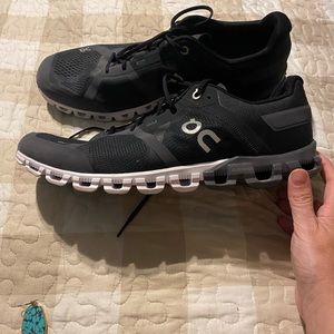 ON men’s tennis shoes! Almost new.  Worn 3x